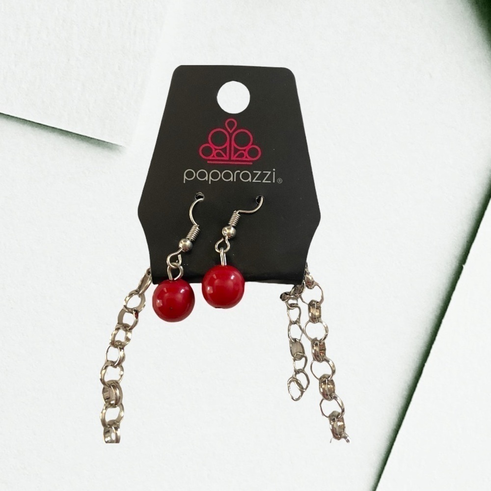 NWT Beautiful red beaded necklace - Picture 2 of 3